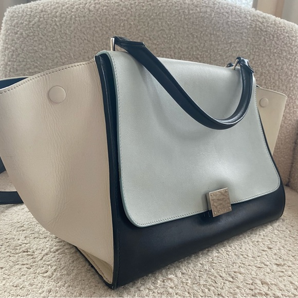 Authentic medium calfskin Celine Trapèze in black, white and pale blue - Picture 2 of 13